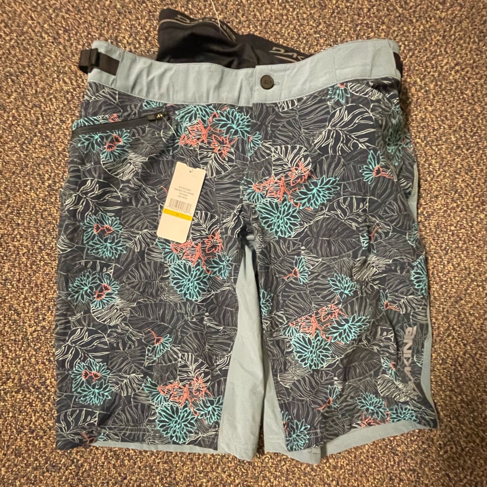 NWT DAKINE mountain bike short with chamois  liner